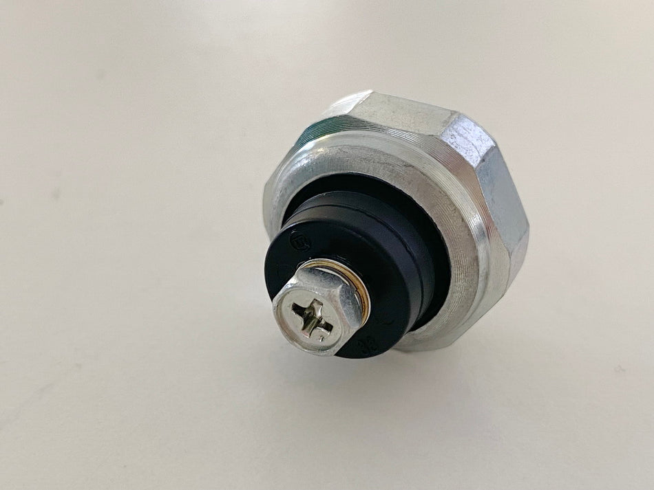 YAMAHA MTN 1000 MT10 RN78 Oil Pressure Switch original (for engine)