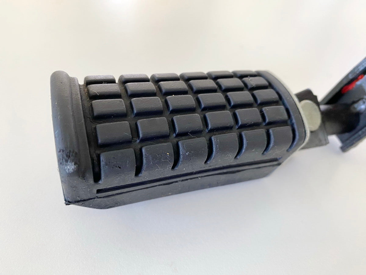 Daelim Otello SG 125 F Reposapiés derecho del pasajero Soporte de reposapiés