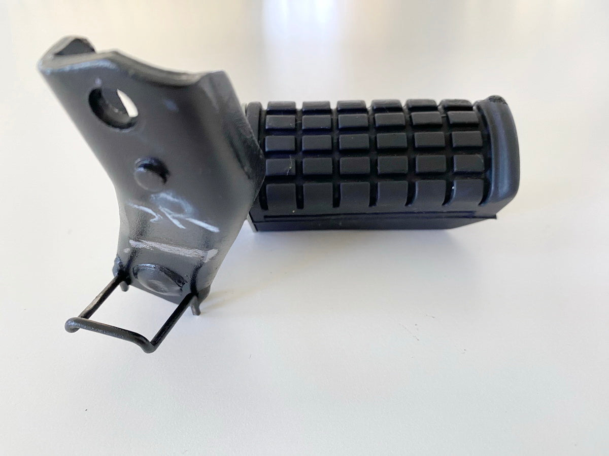 Daelim Otello SG 125 F Reposapiés derecho del pasajero Soporte de reposapiés