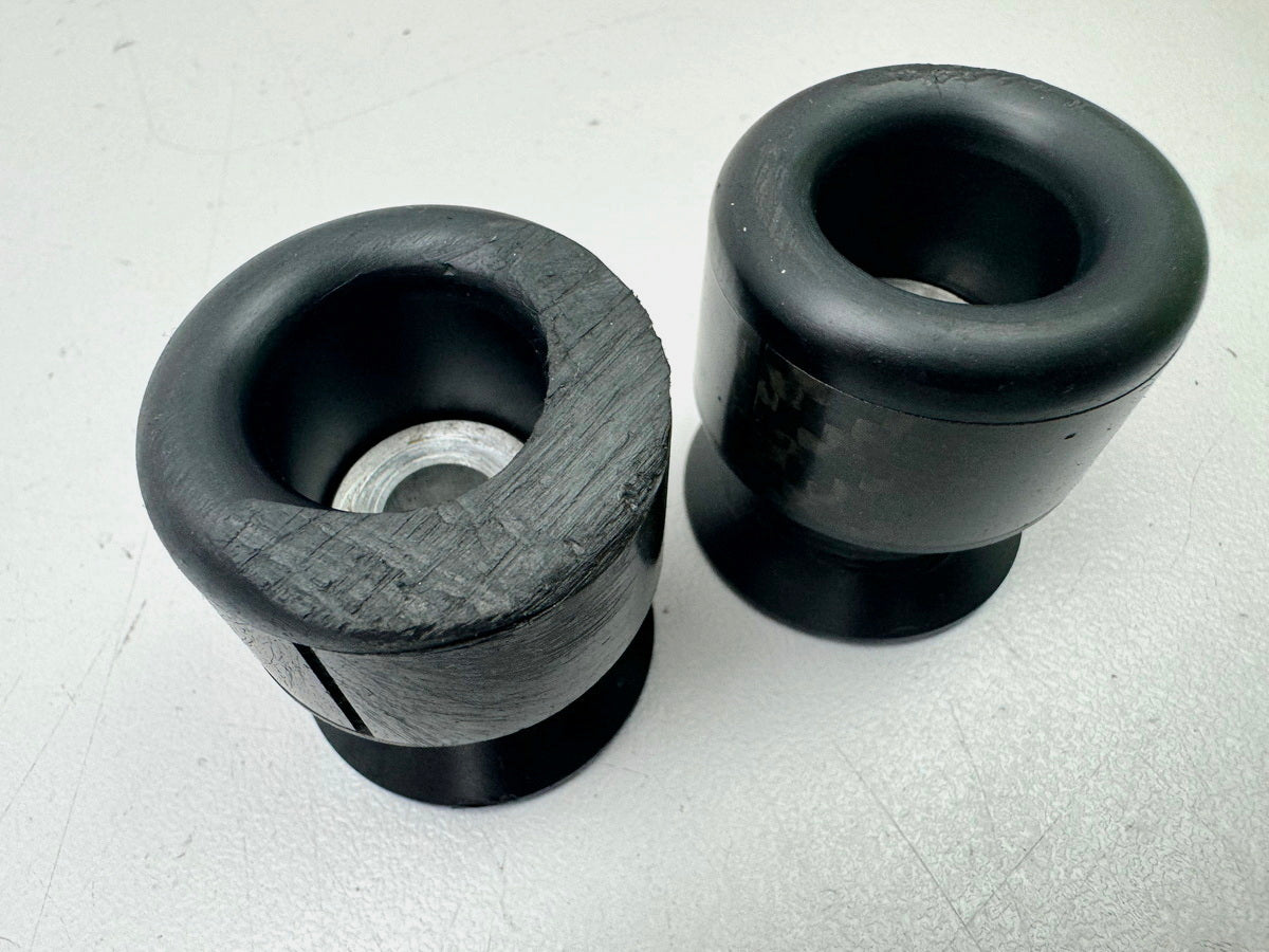 KAWASAKI ZX-10R ZXT00D Sturzpads an Schwinge Crashspads Protektors 06-07