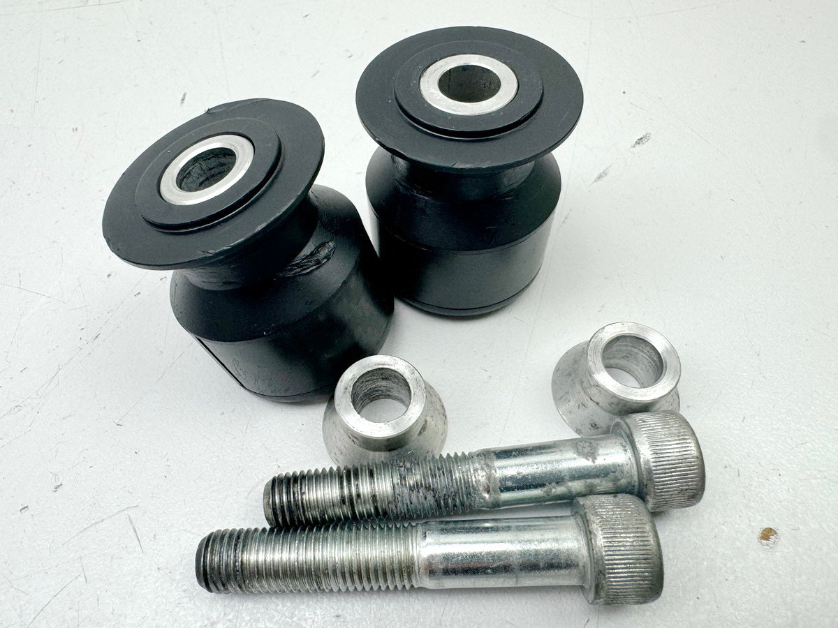 KAWASAKI ZX-10R ZXT00D Sturzpads an Schwinge Crashspads Protektors 06-07