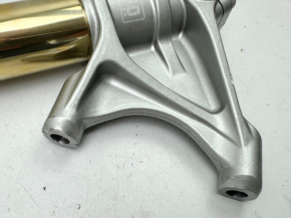 TRIUMPH SPEED TRIPLE 1050 R ABS NN01 right fork lug Öhlins for fork tube