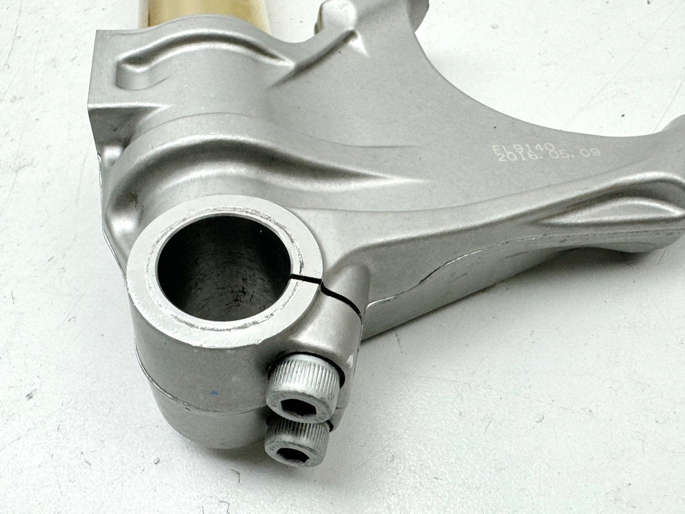TRIUMPH SPEED TRIPLE 1050 R ABS NN01 right fork lug Öhlins for fork tube