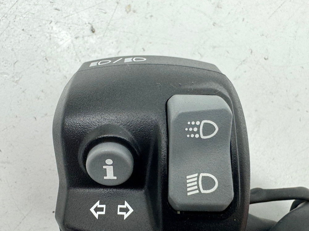 TRIUMPH SPEED TRIPLE 1050 R ABS NN01 Lenkerschalter links Schalter Licht Blinker