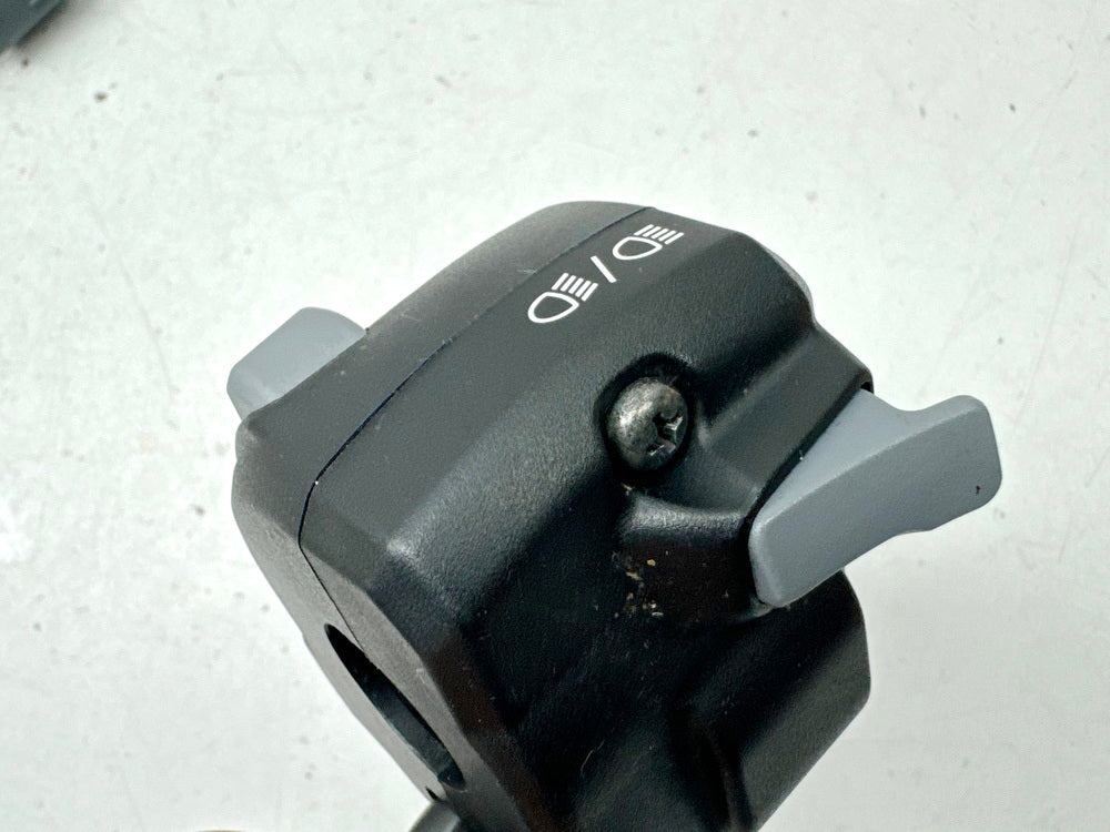 TRIUMPH SPEED TRIPLE 1050 R ABS NN01 Lenkerschalter links Schalter Licht Blinker