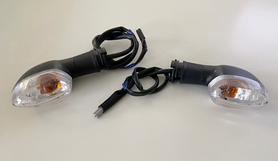 YAMAHA Tracer 700 Original Indicator Turn Signal - Pair Front Left + Right - NEW