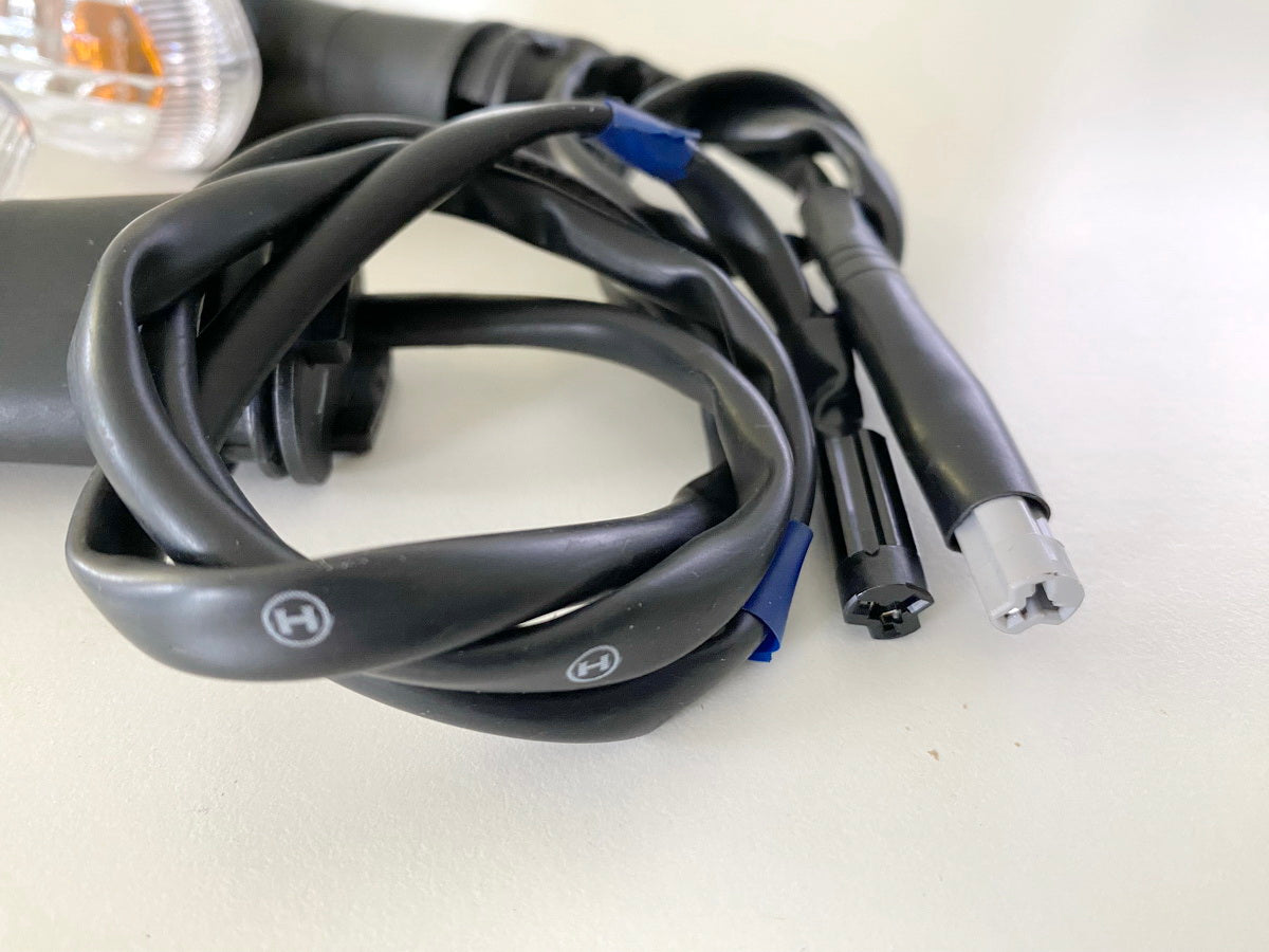 YAMAHA Tracer 700 original Blinker Turn Signal - Paar vorn links + rechts - NEU