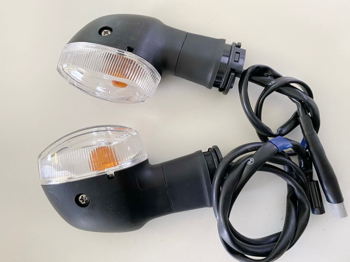 YAMAHA Tracer 700 original Blinker Turn Signal - Paar vorn links + rechts - NEU