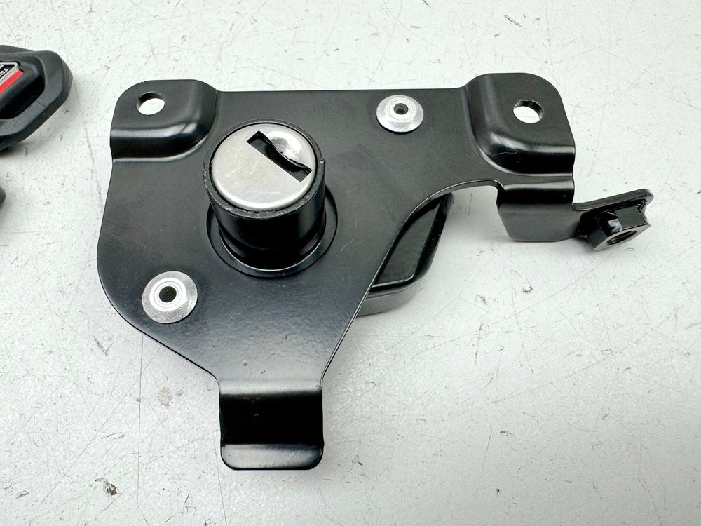 TRIUMPH SPEED TRIPLE 1050R ABS NN01 Schloßsatz Zündschloß Tankdeckel 2 Schlüssel