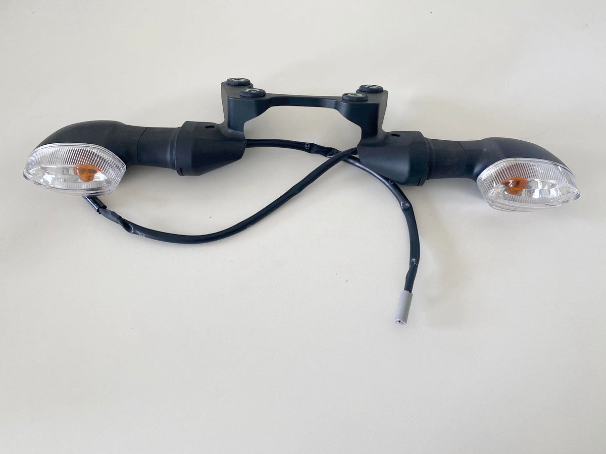 YAMAHA MT09 original Rear Indicators Left + Right incl. Bracket Strut - NEW