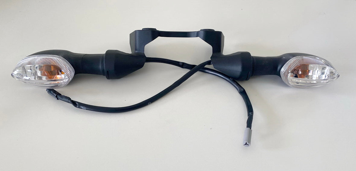 YAMAHA MT09 original Rear Indicators Left + Right incl. Bracket Strut - NEW