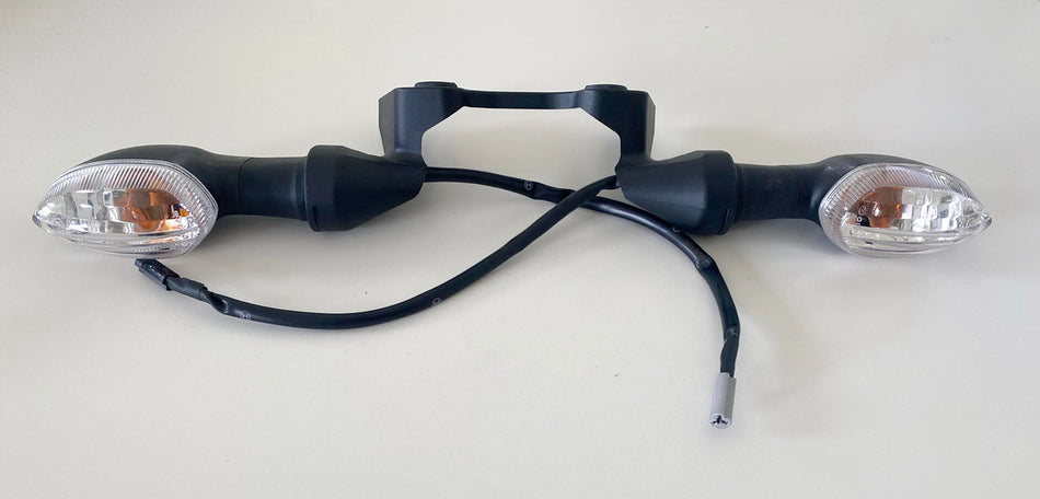 YAMAHA MT09 original Rear Indicators Left + Right incl. Bracket Strut - NEW