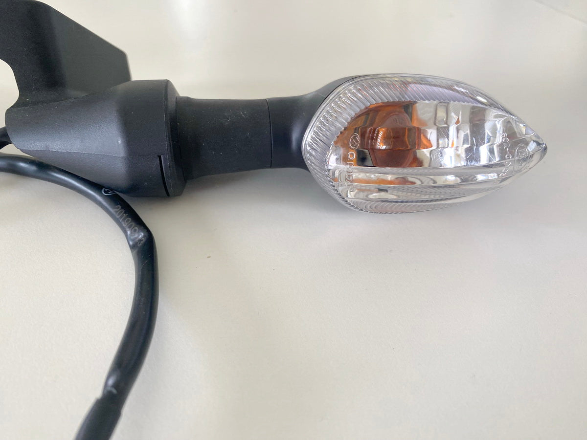 YAMAHA MT09 original Rear Indicators Left + Right incl. Bracket Strut - NEW