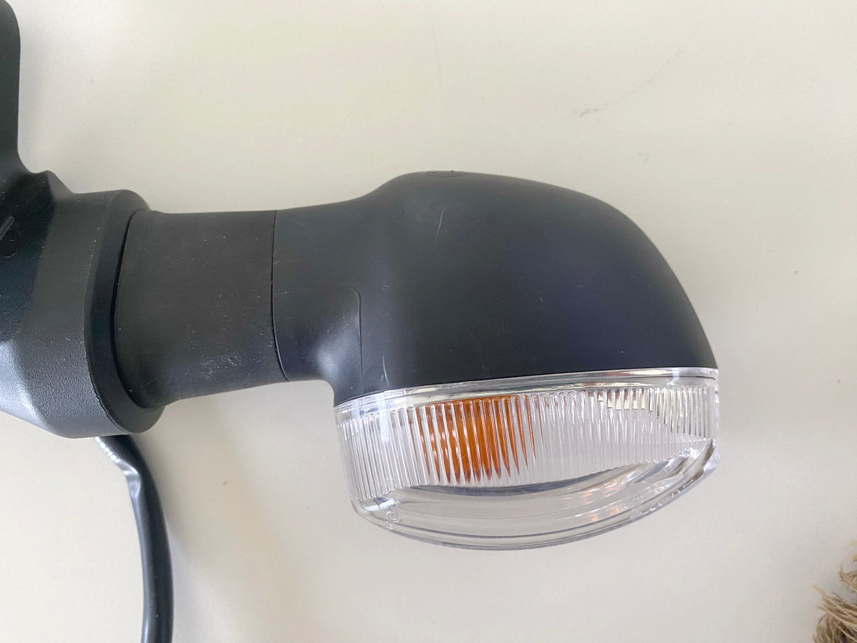 YAMAHA MT09 original Rear Indicators Left + Right incl. Bracket Strut - NEW