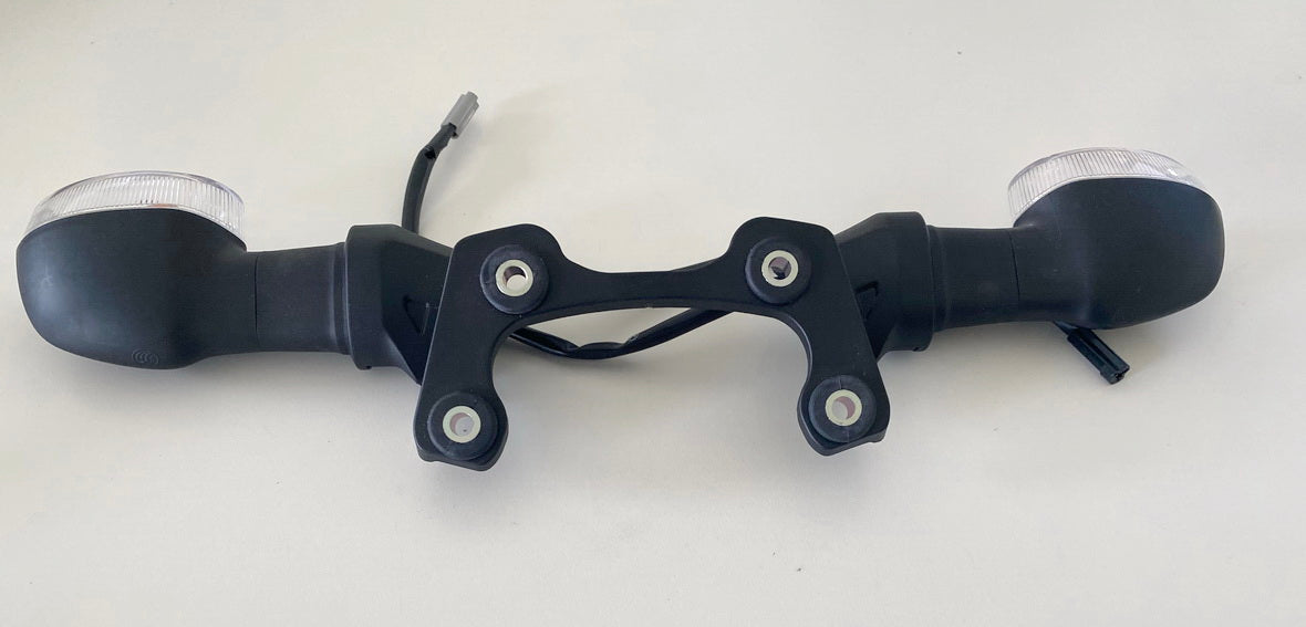 YAMAHA MT09 original Rear Indicators Left + Right incl. Bracket Strut - NEW