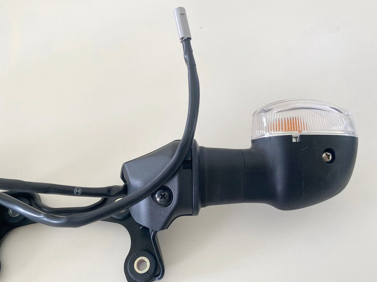 YAMAHA MT09 original Rear Indicators Left + Right incl. Bracket Strut - NEW