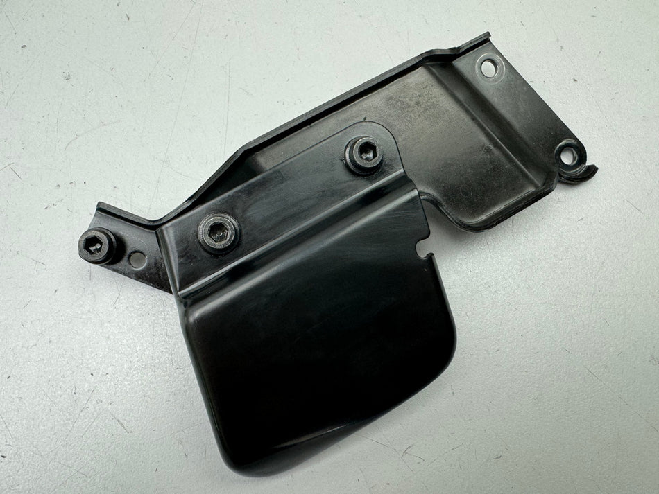 SUZUKI VLR 1800 T WVCT C 1800 R Brake Pump Holder Brake Fluid Reservoir