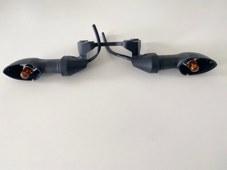 Intermitentes traseros originales YAMAHA MT09 izquierdo + derecho con soporte/estribo