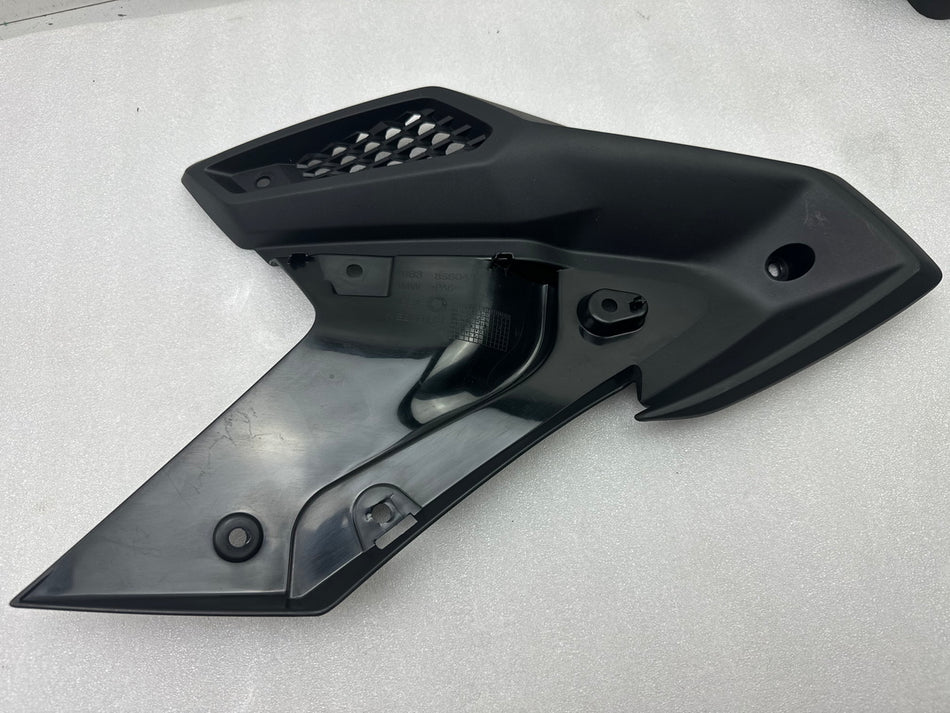 BMW G 310 GS Revestimiento lateral izquierdo delantero, cubierta del conducto de aire, tapa embellecedora