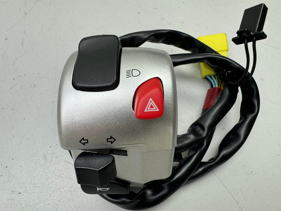 SUZUKI VLR 1800 T WVCT C 1800 R Handlebar Switch Left Light Indicator Switch