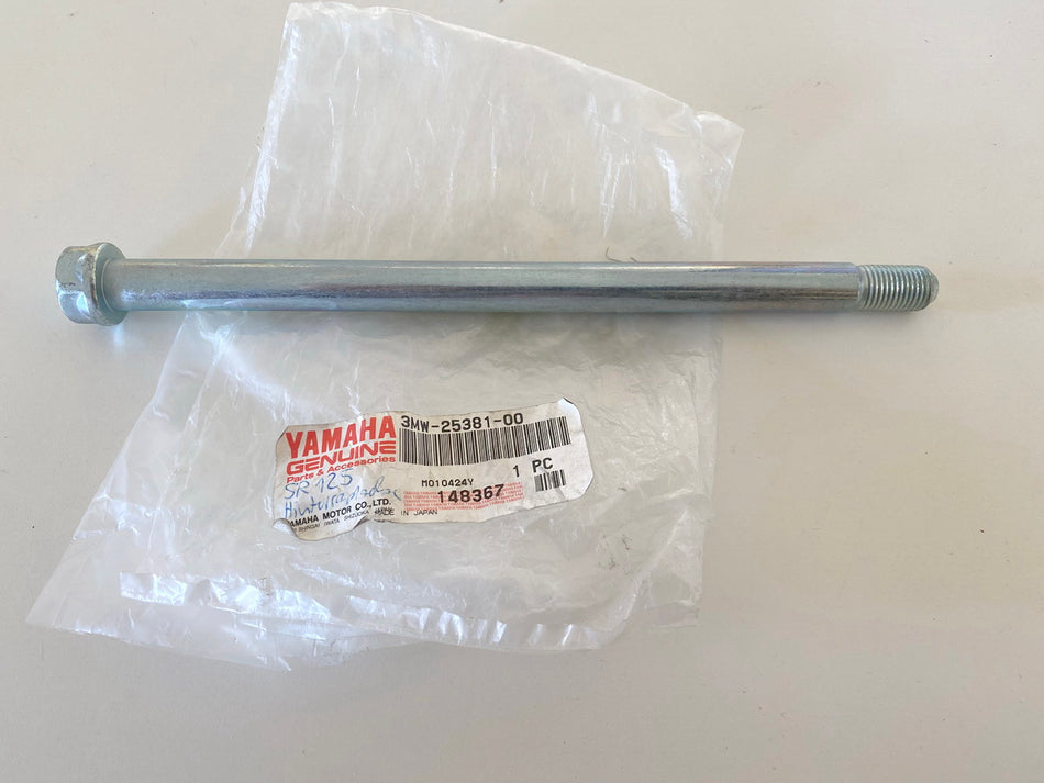 YAMAHA SR125 original Rear Wheel Axle Spindle - NEW