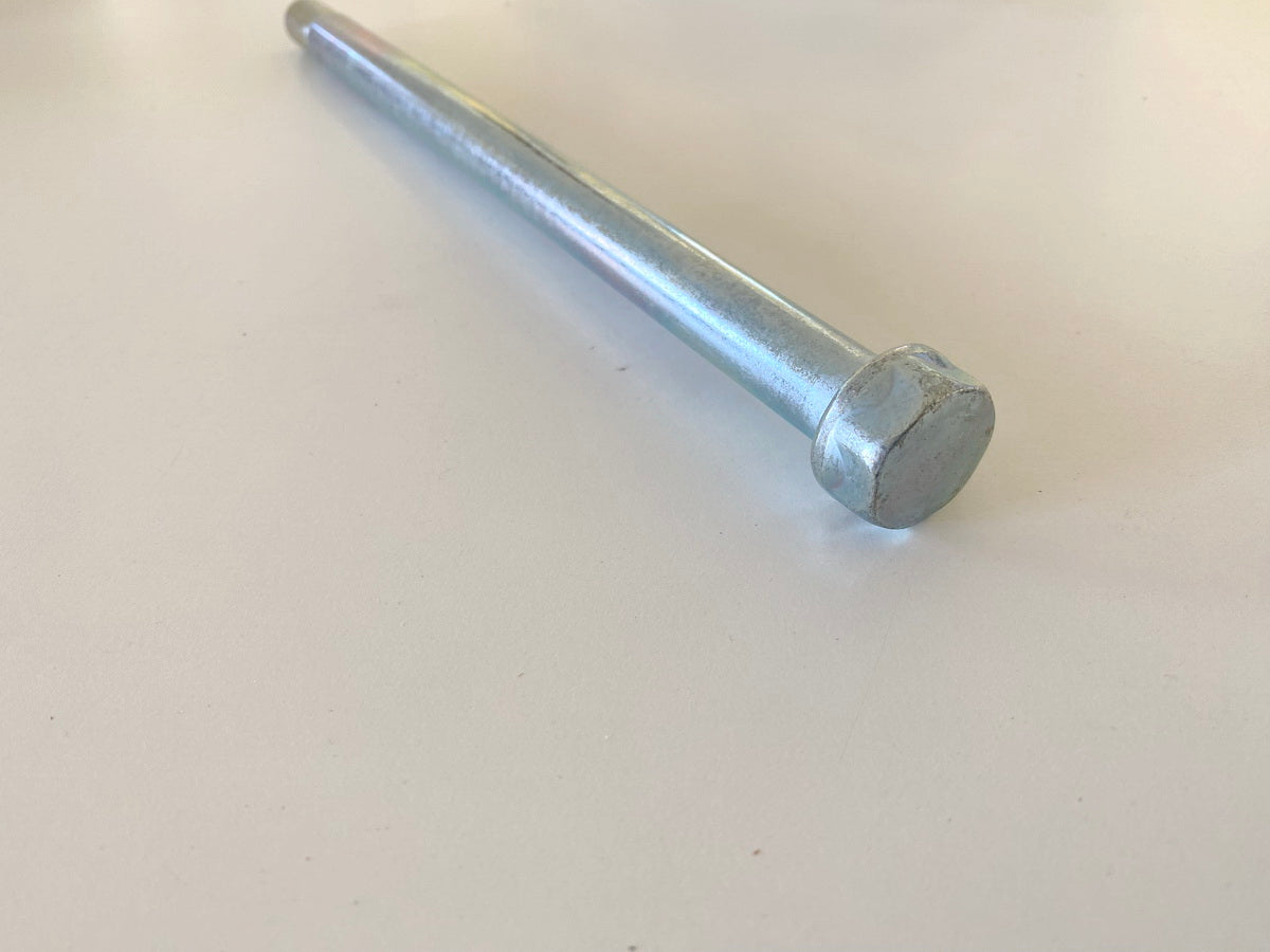 YAMAHA SR125 original Rear Wheel Axle Spindle - NEW