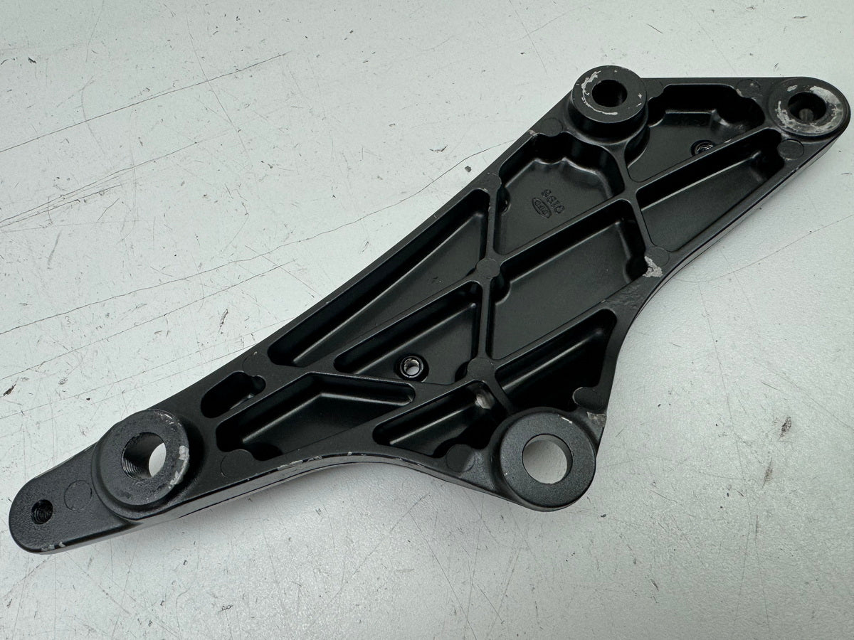 KAWASAKI ZX10R ZXT00D Motorhalter Halterung Motor Achse Abstandshalter 06-07