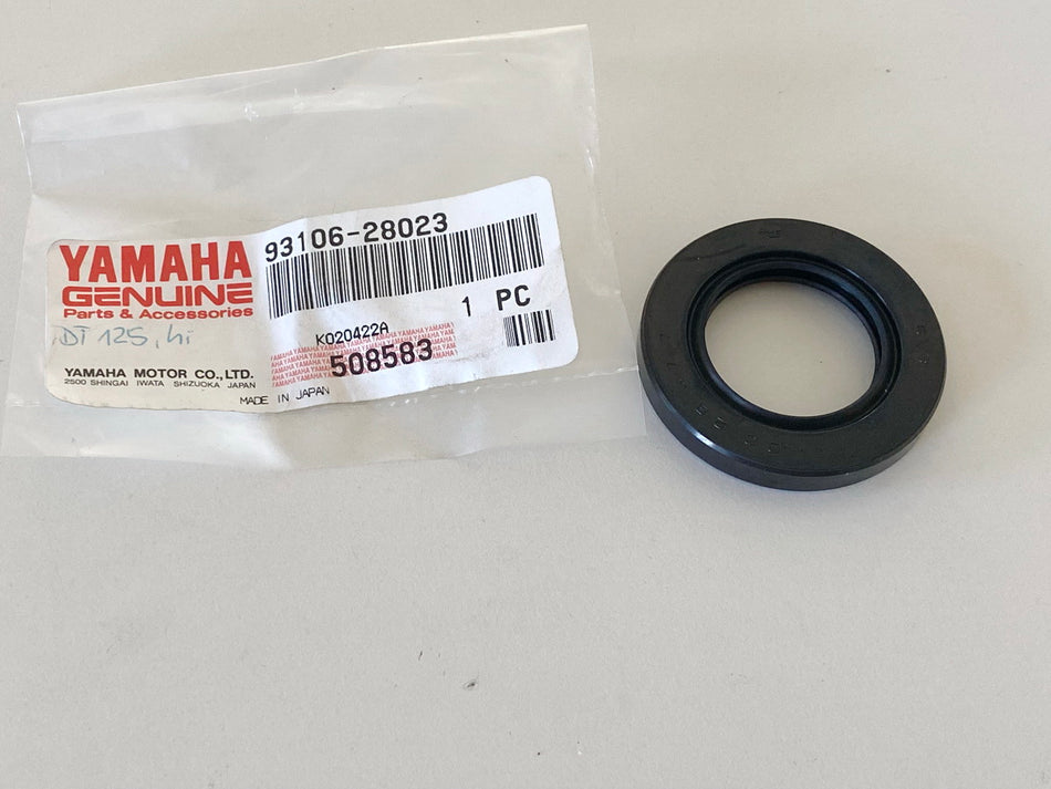 YAMAHA DT SR TT WR XVS XVZ original oil seal rear - NEW