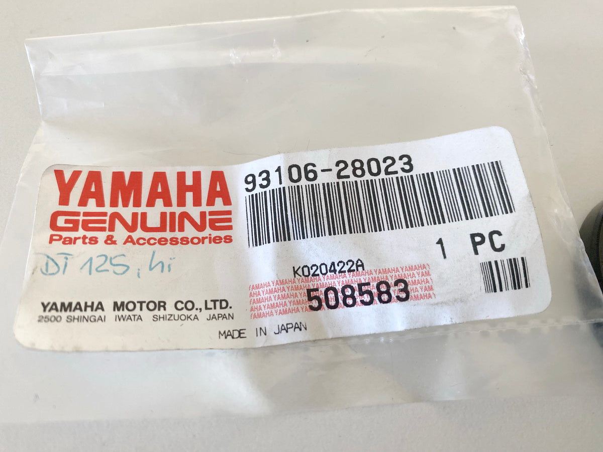 YAMAHA DT SR TT WR XVS XVZ original oil seal rear - NEW