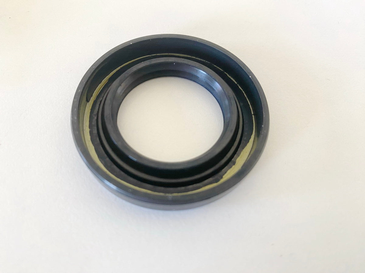 YAMAHA DT SR TT WR XVS XVZ original oil seal rear - NEW