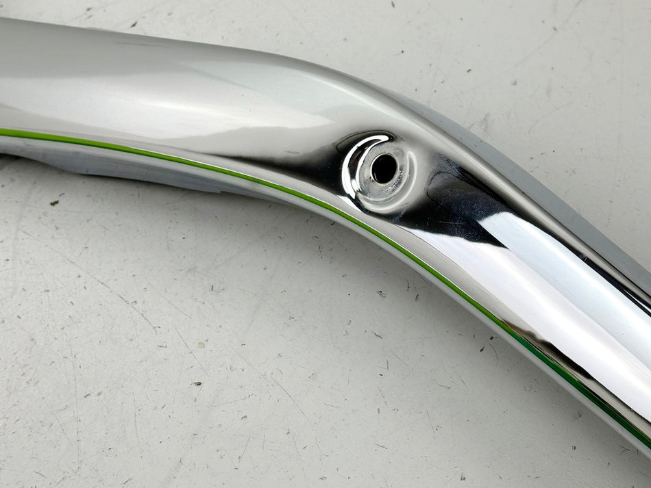 SUZUKI VLR 1800 T WVCT C 1800 R Halterung Kotflügel links Träger Fender Strebe