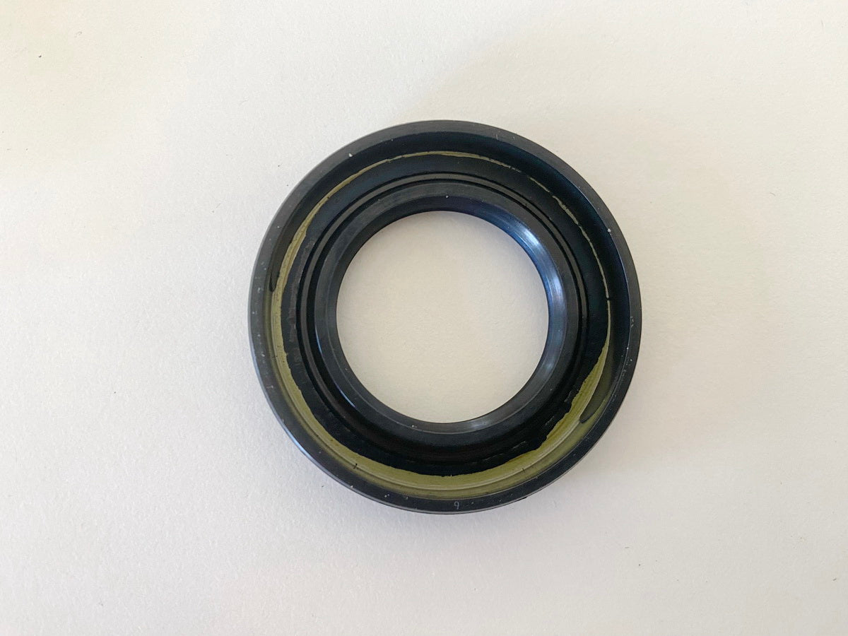 YAMAHA DT SR TT WR XVS XVZ original oil seal rear - NEW