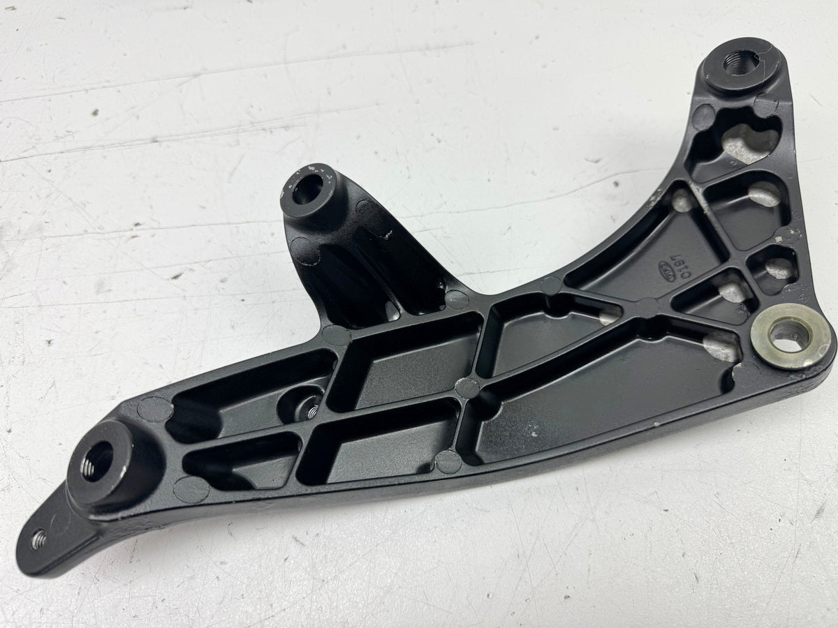 KAWASAKI ZX10R ZXT00D Motorhalter Halterung Motor Achse Abstandshalter 06-07