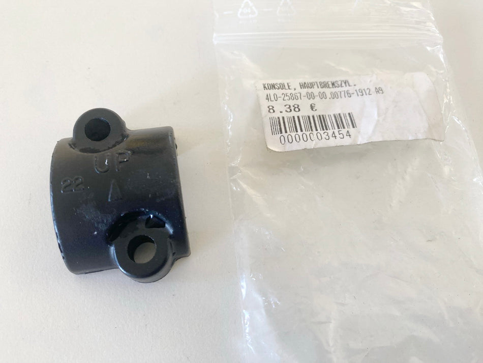 YAMAHA SR TDR TZR XV XT XTZ original Console Master Cylinder Mount - NEW