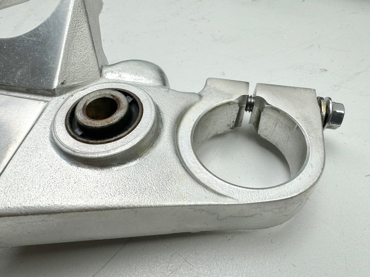 YAMAHA FZX 750 2MU (2JE) Upper Triple Clamp (for Fork Stanchion)