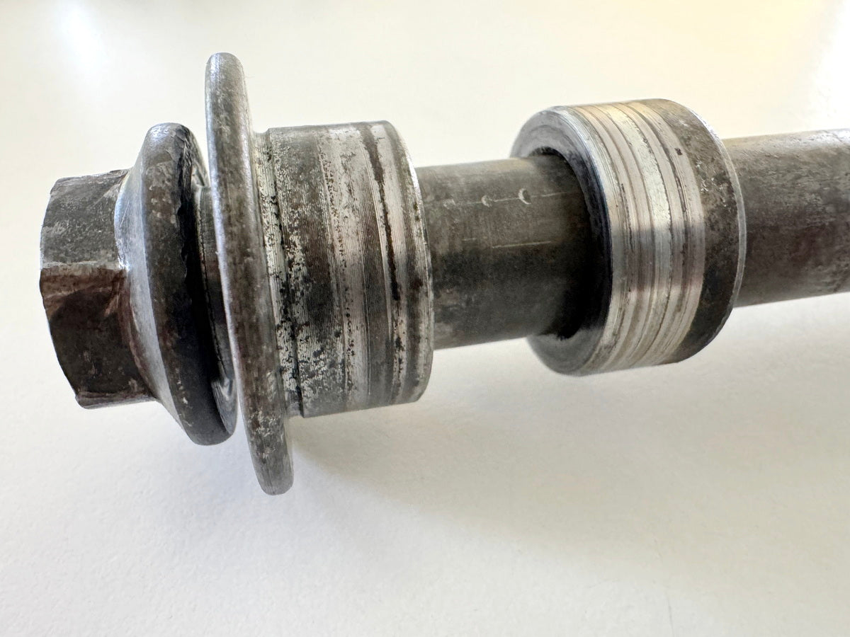 Honda CBR 900 SC28 Steckachse hinten Achse Distanzhülsen Mutter für Felge 92-95