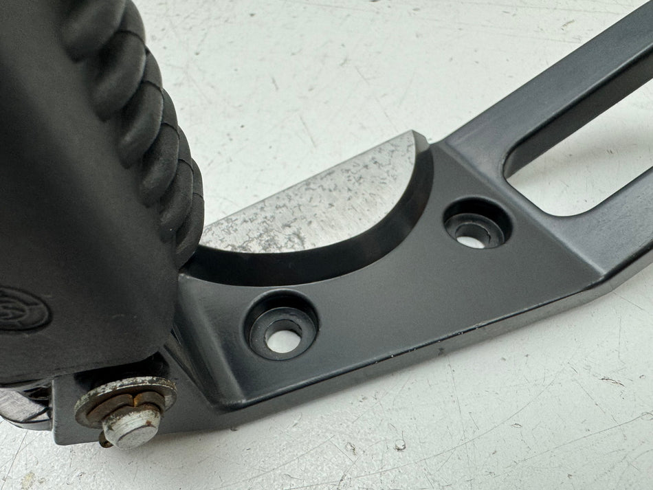 BMW R 1100 GS 259 Fußrastenanlage Sozius links Halter Fußraste Fußrastenplatte