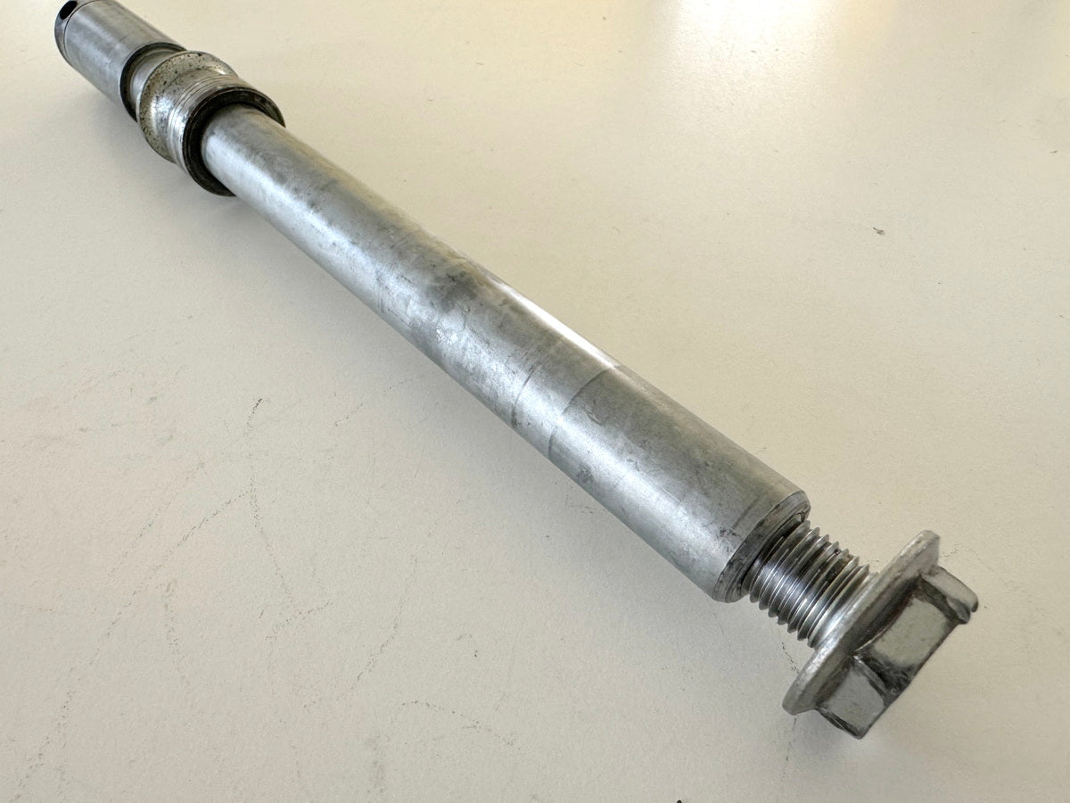 Honda CBR 900 SC28 Steckachse vorn Achse Distanzhülse Schraube für Felge 92-95