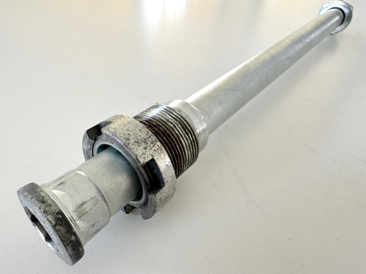 Honda CBR 900 SC28 Schwingachse Achse Schwinge Mutter Abstandshalter 92-95