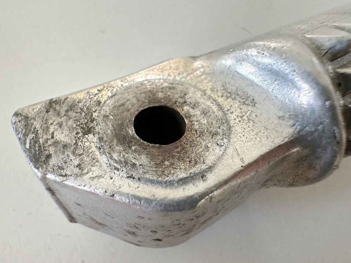 Honda CBR 900 SC28 Fußraste hinten rechts original Sozius Beifahrer 92-95