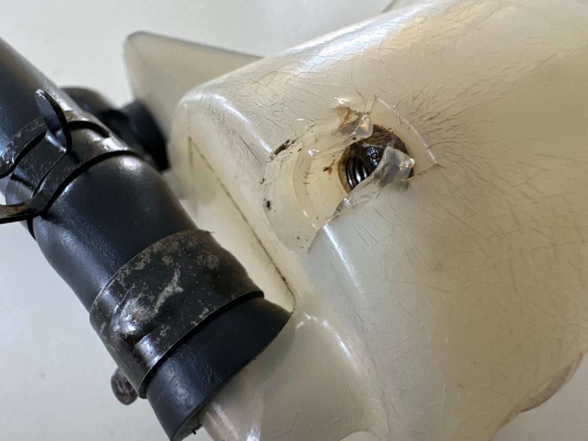 Honda CBR 900 SC28 Bremsflüssigkeitsbehälter vorn original Deckel Membrane 92-95