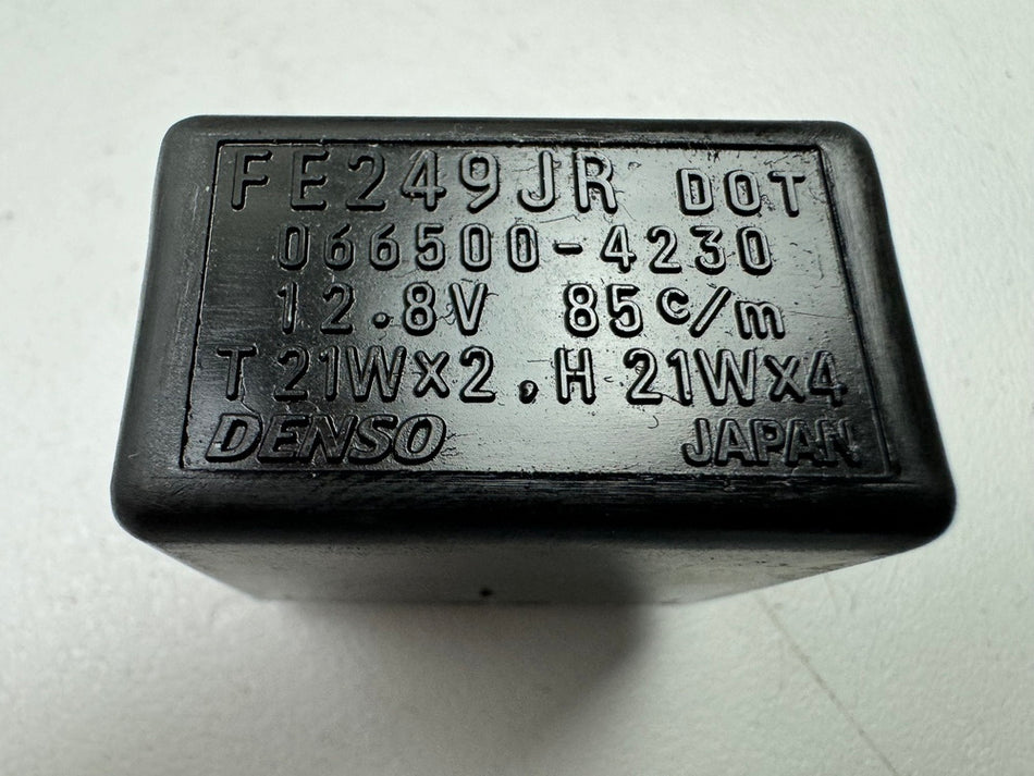 SUZUKI VLR 1800 T WVCT C 1800 R Blinkrelais original Blinkgeber Blinkerrelais
