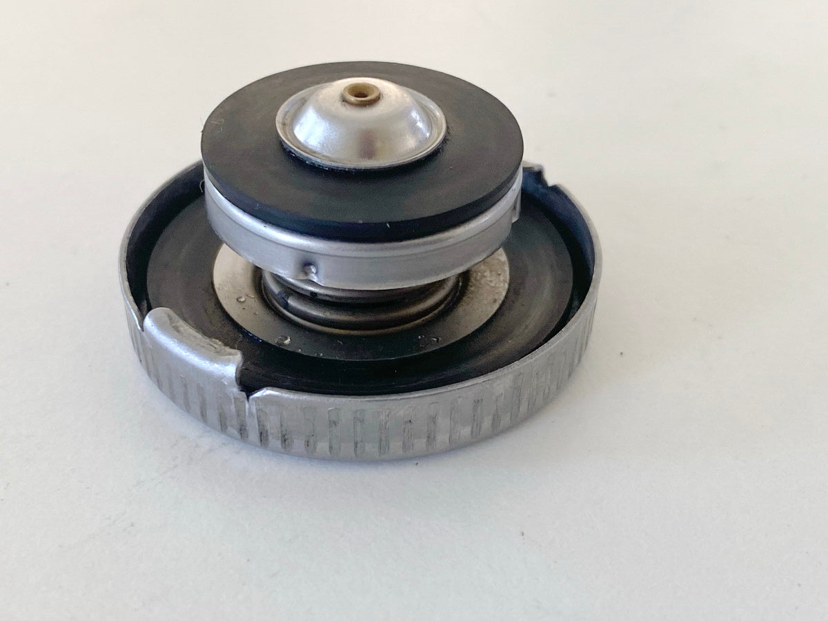 HUSQVARNA Vitpilen HQV 401 Kühlerdeckel Verschluß Kühler Deckel original 6897 km