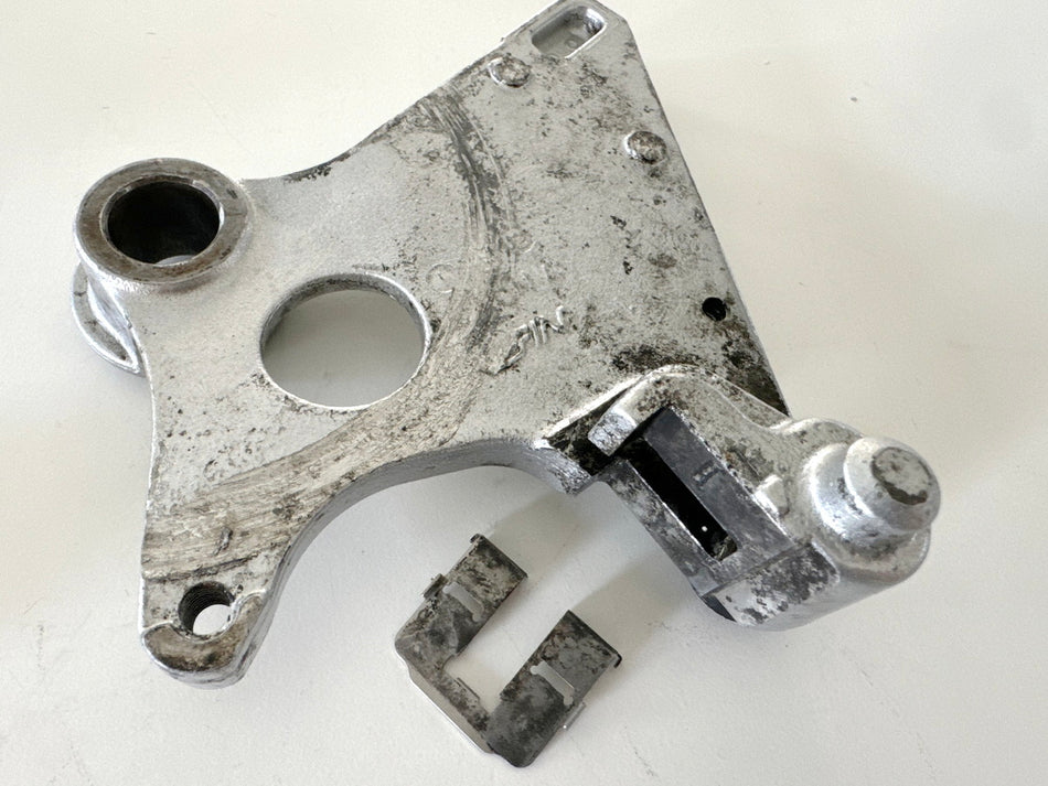 Honda CBR 900 SC28 Ankerplatte Bremssattel hinten Halter Bremszange 92-95