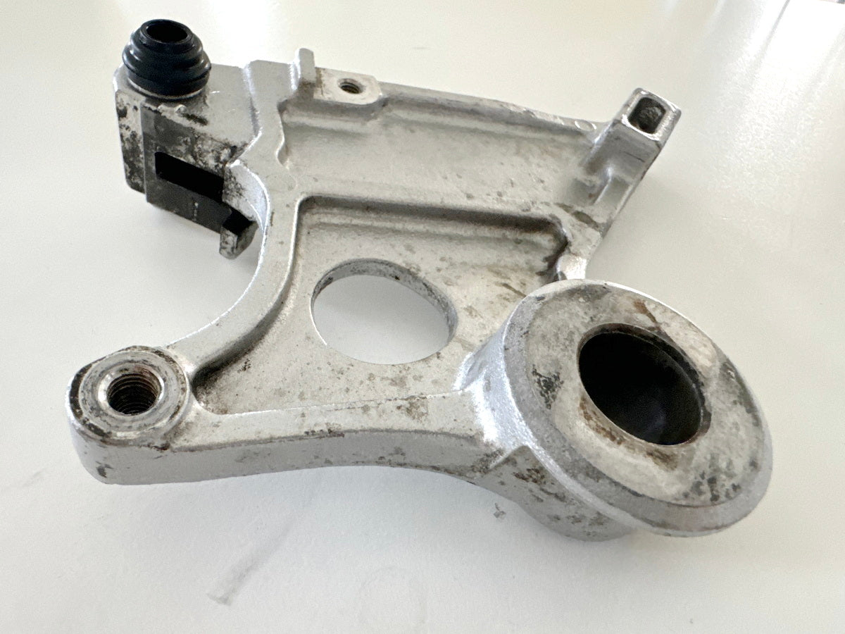 Honda CBR 900 SC28 Ankerplatte Bremssattel hinten Halter Bremszange 92-95