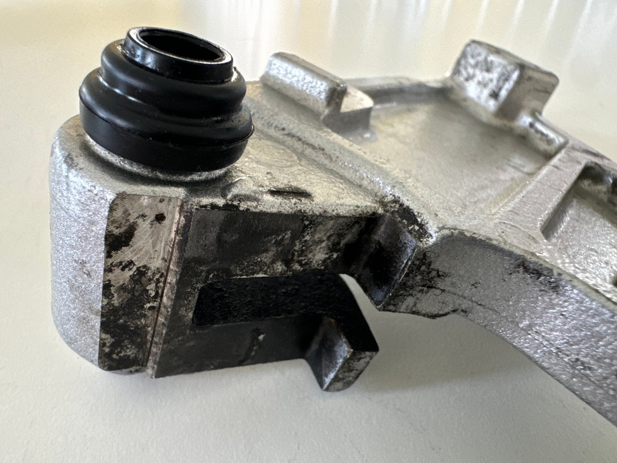 Honda CBR 900 SC28 Ankerplatte Bremssattel hinten Halter Bremszange 92-95