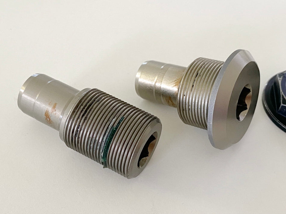 BMW R 1150 RT R22 Schraube Schwinge hinten Lagerzapfen Bundmutter Bolzen Kardan