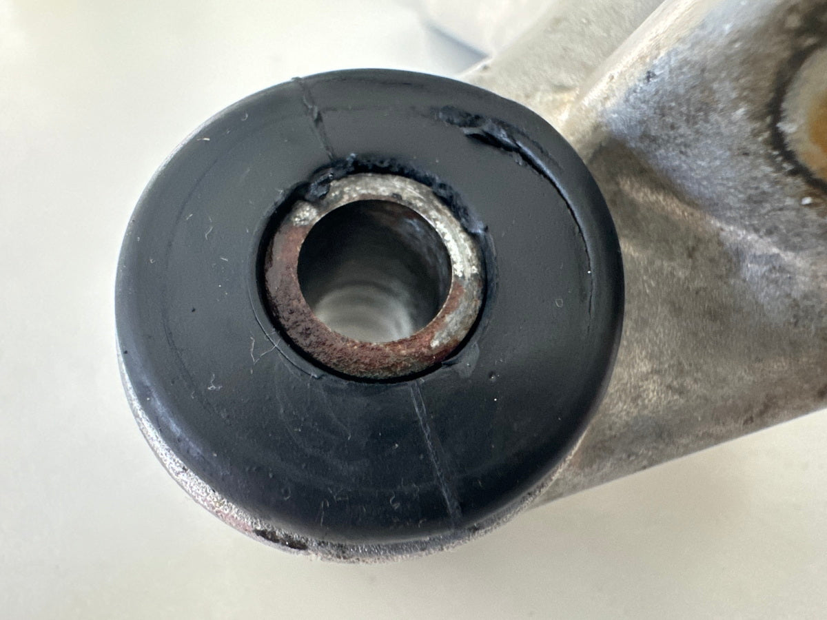 Honda CBR 900 SC28 Fußrastenträger hinten rechts Fußrastenplatte Träger 92-95