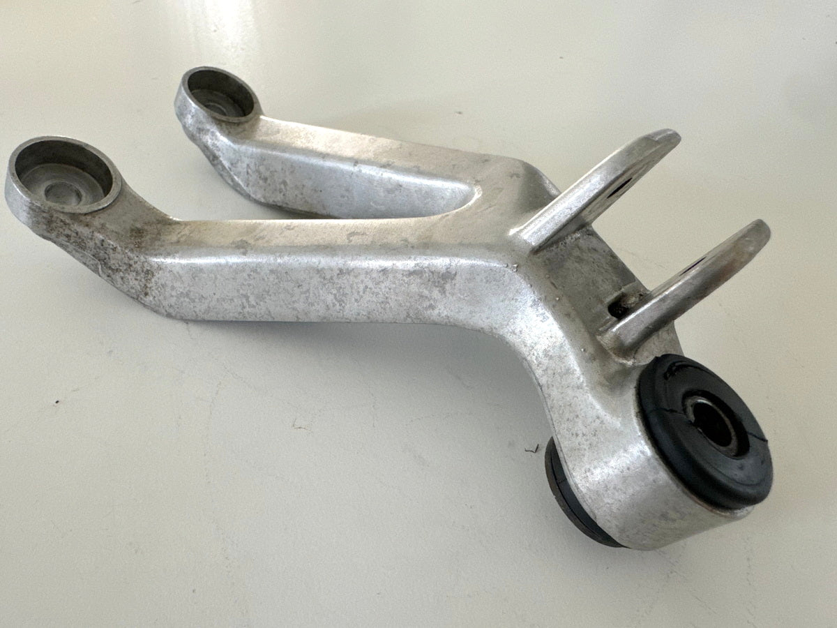 Honda CBR 900 SC28 Fußrastenträger hinten rechts Fußrastenplatte Träger 92-95