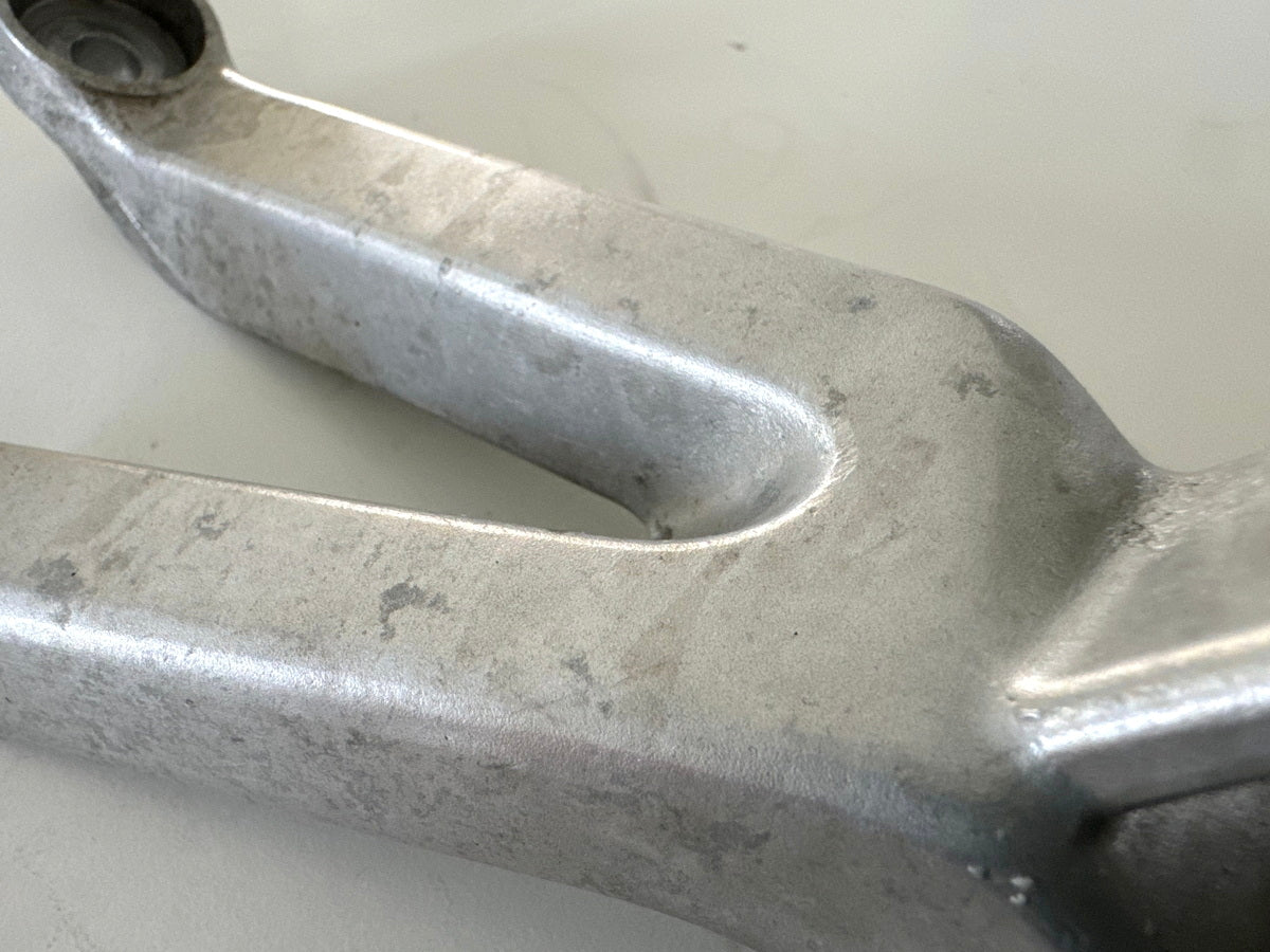 Honda CBR 900 SC28 Fußrastenträger hinten rechts Fußrastenplatte Träger 92-95